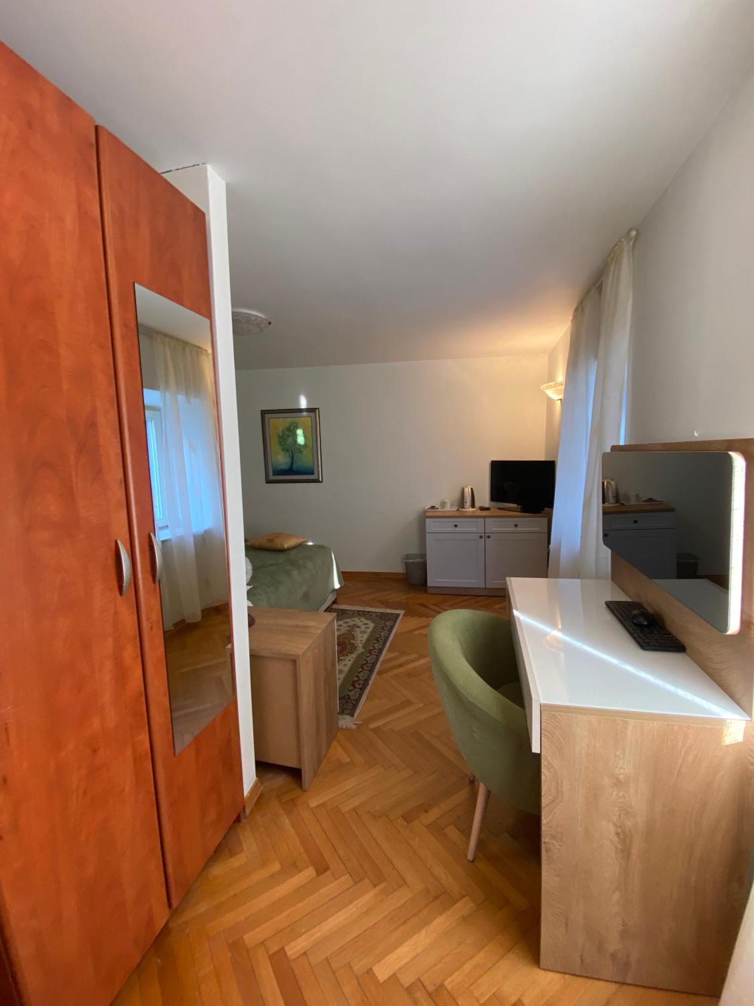 Rooms Base Split Exterior foto